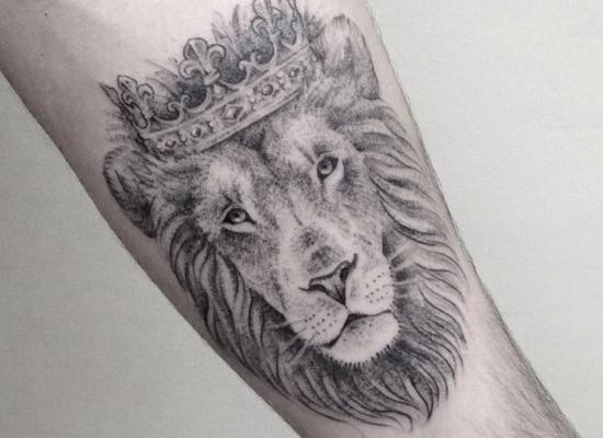 Los Angeles Kings mascot trolls Auston Matthews over Toronto star's lion  tattoo - Timmins News